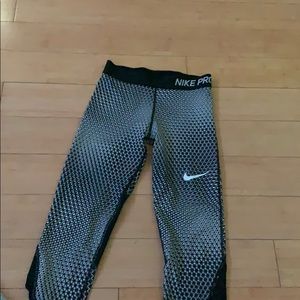 Capris (leggings)
